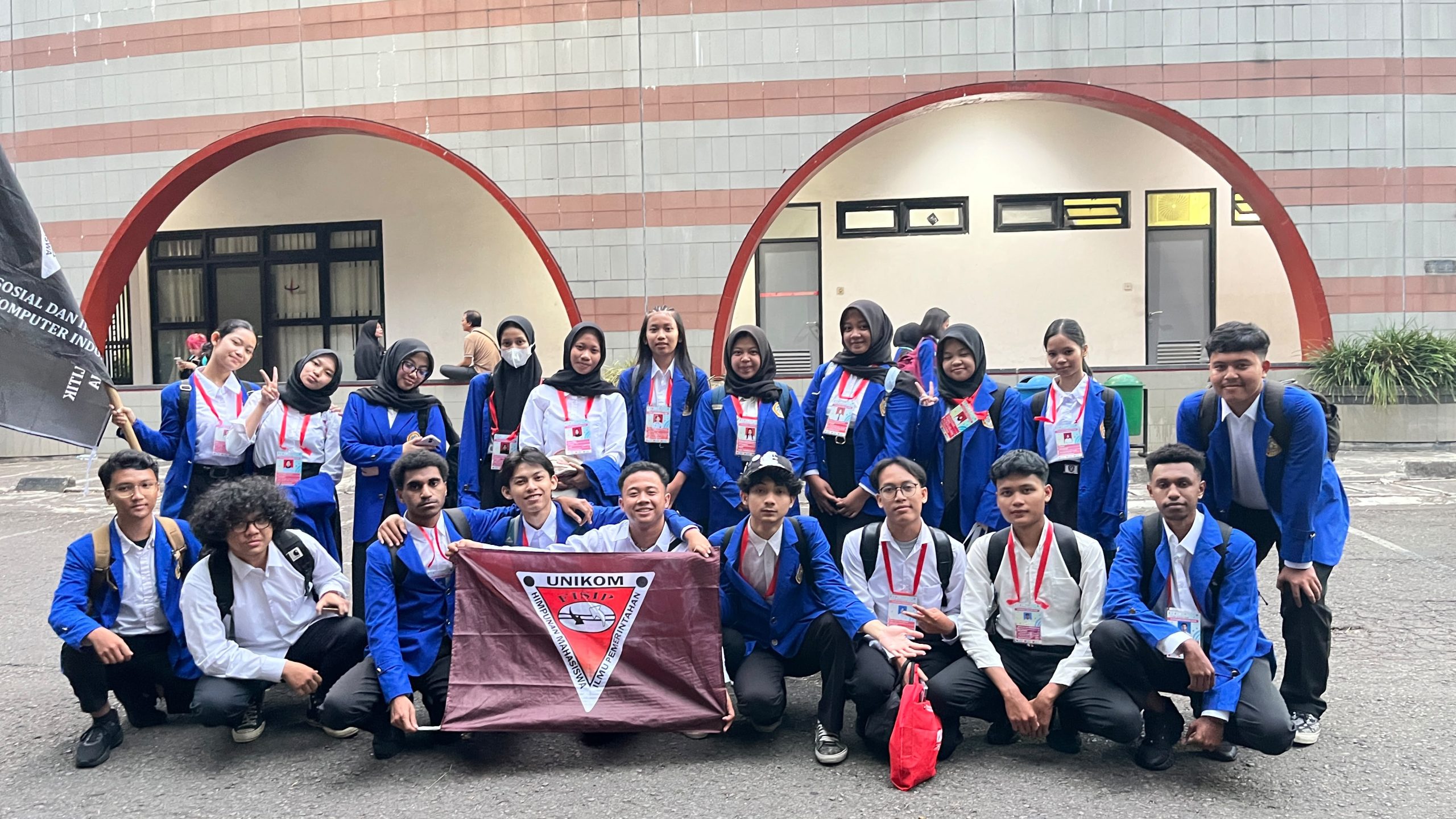 Gov News: Kemeriahan PKKMB UNIKOM 2026 di Sabuga ITB: Mahasiswa Baru Ilmu Pemerintahan Disambut Hangat HIMA IP